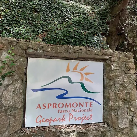 6 Kilometri Dal Mare E Dall'aspromonte Visita Canyon E Castello