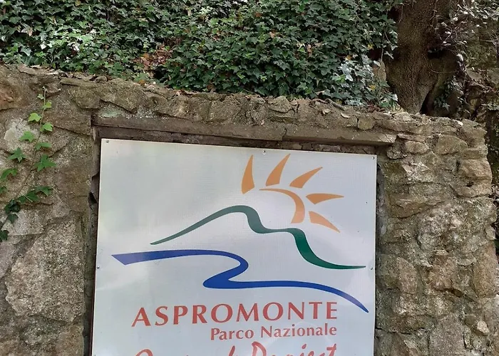 6 Kilometri Dal Mare E Dall'aspromonte Visita Canyon E Castello